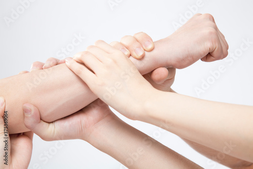 腕を掴む手 Stock Photo Adobe Stock 腕を掴む手 Stock Photo Adobe Stock