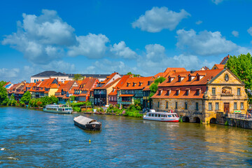 Wall Mural - Panoramablick über das kleine Venedig mit dem Fluss Regnitz und die historische Altstadt von Bamberg, Bayern, Deutschland