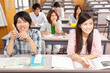 © Paylessimages - 講義を聞く大学生