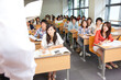 © Paylessimages - 講義を聞く大学生