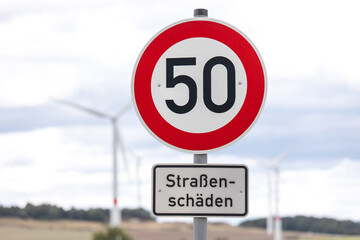 50er zone schild wegen straßenschäden