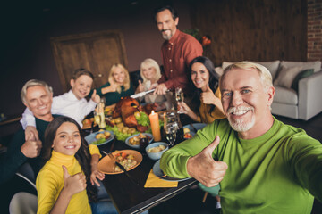 Poster - Full big family gather together on autumn fall holiday concept. Close up photo portrait of cheerful excited relatives enjoy thenksgiving dinner at the table tale selfie