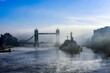 London, Nebel, Tower Bridge und HMS Belfast