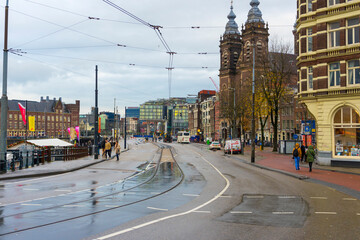 Wall Mural - Many people on Damrak street in Amsterdam.