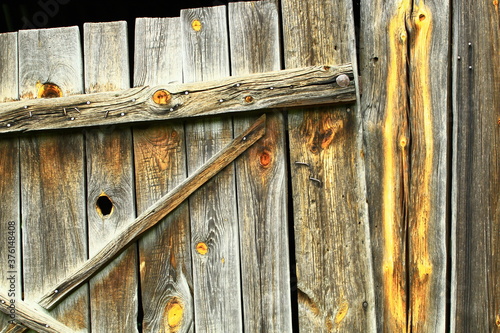 Stare deski na starej stodole uchwycona na polskiej wsi