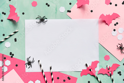 Cuadros en Lienzo Copy-space on layered paper background in mint green and pink