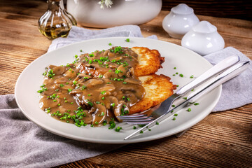 Poster - Crispy potato pancakes with mushroom sauce