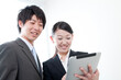 © Paylessimages - タブレットＰＣを見るビジネスマンとOL