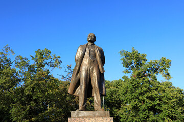 Monument to Vladimir Lenin in summer park