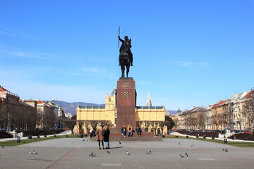 Zagreb: Denkmal und Kunsthalle im historischen Stadtzentrum