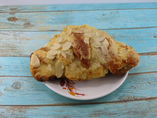 Canvas Print - Croissant aux amandes