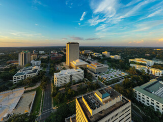 Fototapete - Downtown Tallahassee FL USA shot circa 2020
