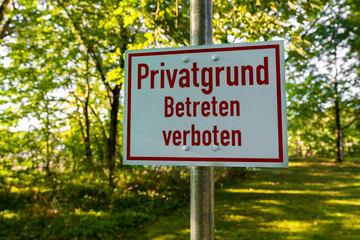 Schild - Zeichen- Privatgrund - Betreten Verboten