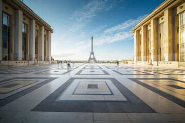 Poster - Early morning view of Eiffel Tower, Paris, France