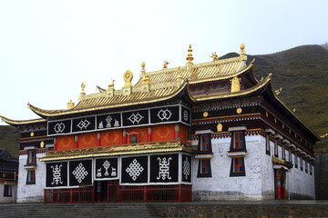 Wall Mural - Sichuan Ruoergai Yellow River Bank Suoge Tibetan Monastery