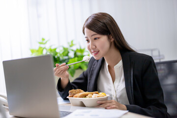 Sticker - woman eat lunch and work