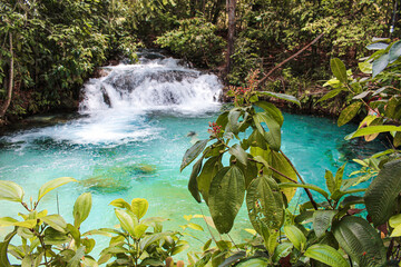 Cachoeira do Formiga com águas cristalinas no Jalapão