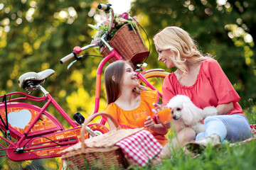 Canvas Print - Mom and daughter in the park