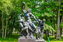 The Sculptural Group "Laocoon And His Sons, Dying Of Snakes". Bronze Copy From Antique Original.Oranienbaum (Lomonosov), Leningrad Region, Russia.