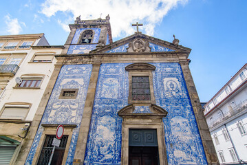 Canvas Print - Chapel of Souls (Capela das Almas), a church decorated with Azulejo tiles in Porto, Portugal