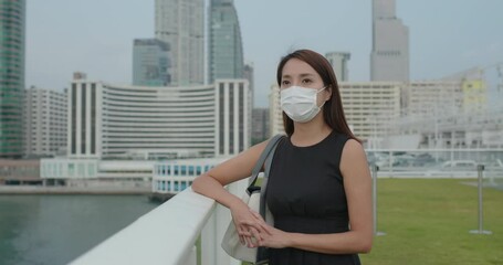 Canvas Print - Woman wear face mask and look at the city view