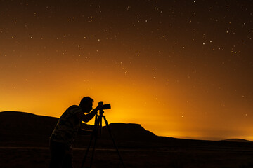 Wall Mural - silhouette of nature photographer at night