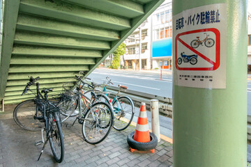 Wall Mural - 迷惑な放置自転車