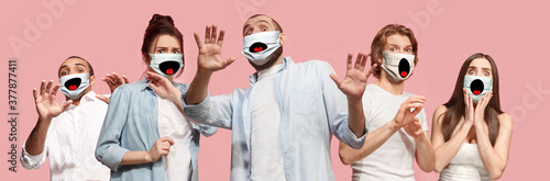 Cuadros en Lienzo Group of frightened people, women and men wearing protective face mask on pink coral background