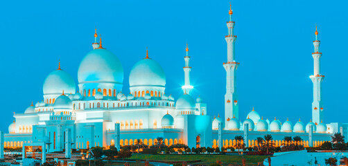 Panoramic view of Abu Dhabi Sheikh Zayed Mosque by night