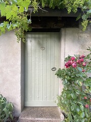 Sticker - Porte en bois d'une maison de campagne, Bourgogne