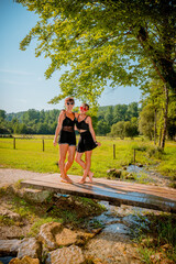 Wall Mural - Femmes devant Le Château de Commarque