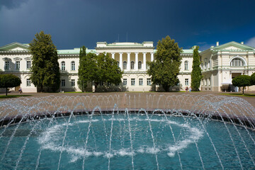 Poster - Fountain at the backyard of the Presidential Palace in the Old Town of Vilnius, Lithuania