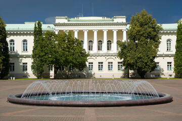 Poster - Fountain at the backyard of the Presidential Palace in the Old Town of Vilnius, Lithuania