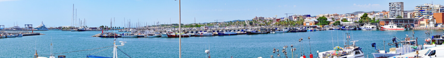 Wall Mural - Puerto y faro de Sant Cristofol en Vilanova i la Geltru en Barcelona, Catalunya, España, Europa
