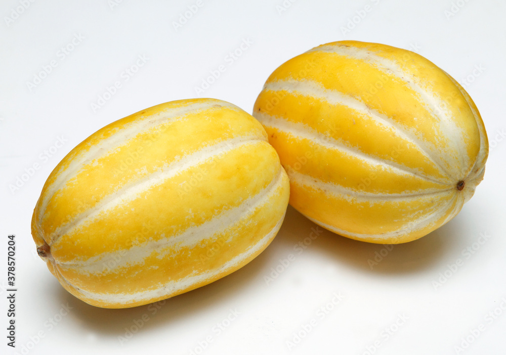 The oriental melon (Cucumis melo Makuwa Group), also known as the