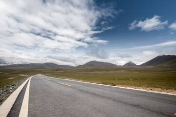 Canvas Print - beautiful road on plateau