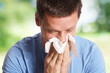 © drewsdesign - Mann hat Heuschnupfen