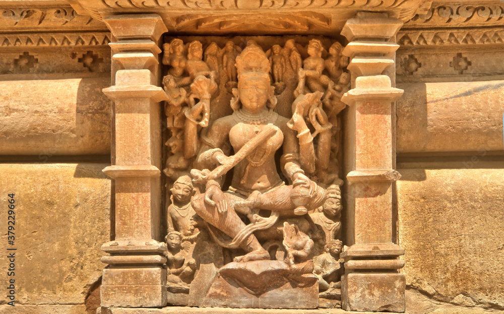 Khajuraho – sceny erotyczne na płaskorzeżbach świątynnych, Indie - obrazy, fototapety, plakaty 