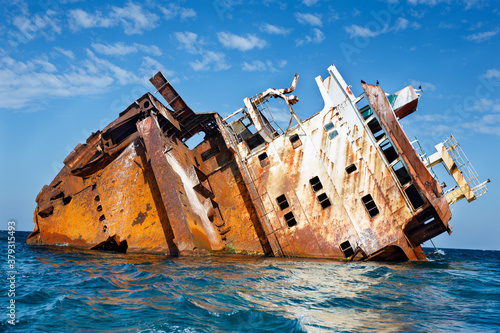 Cuadros en Lienzo Tarkhankut: sunken ship Ibrahim Yakim