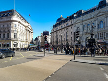 London City Piccadilly Circus Regent Street Road Street Cross Traffic Light Sunshine Sunny Day Blue Sky No Clouds Uk