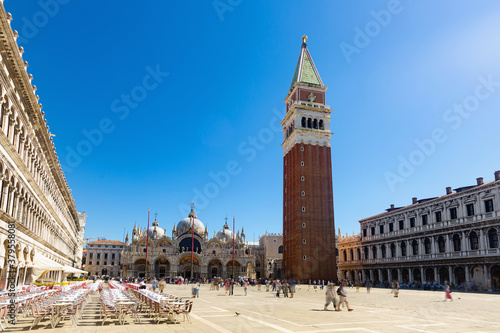 Cuadros en Lienzo Scenic view of principal public square of Venice Piazza San Marco overlooking Ba