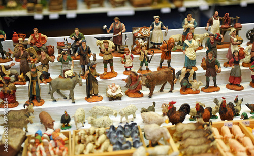 Fotomural Figuras del Belén, mercadillo de Navidad en Sevilla, España