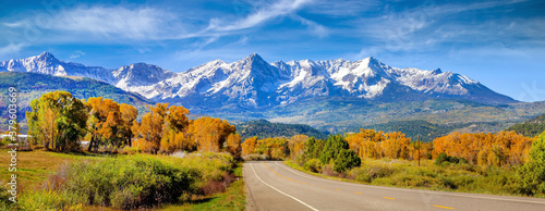 Fotomural Landscape view of countryside Colorado fall season