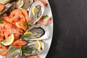 Wall Mural - seafood platter- shrimp and oyster