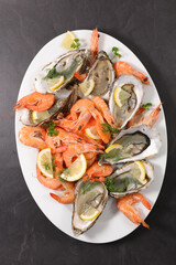 Wall Mural - seafood platter- shrimp and oyster