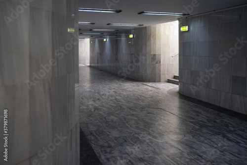 Fotomural Underground passage for pedestrians with marble flooring and tiles