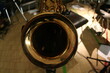 Detailansicht von goldenem Big Band Instrument Saxofon.