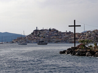 Wall Mural - Harbor of Hydra with a cross - Greece 