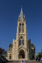 Saint-Lubin Church In Rambouillet (built Between 1868 And 1871). Rambouillet - Commune In Yvelines Department, In Ile-de-France Region, 50 Km Southwest Of Paris.