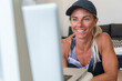© Victor Prieto/ADDICTIVE STOCK - Fit female athlete in sportswear watching video online on laptop before home workout